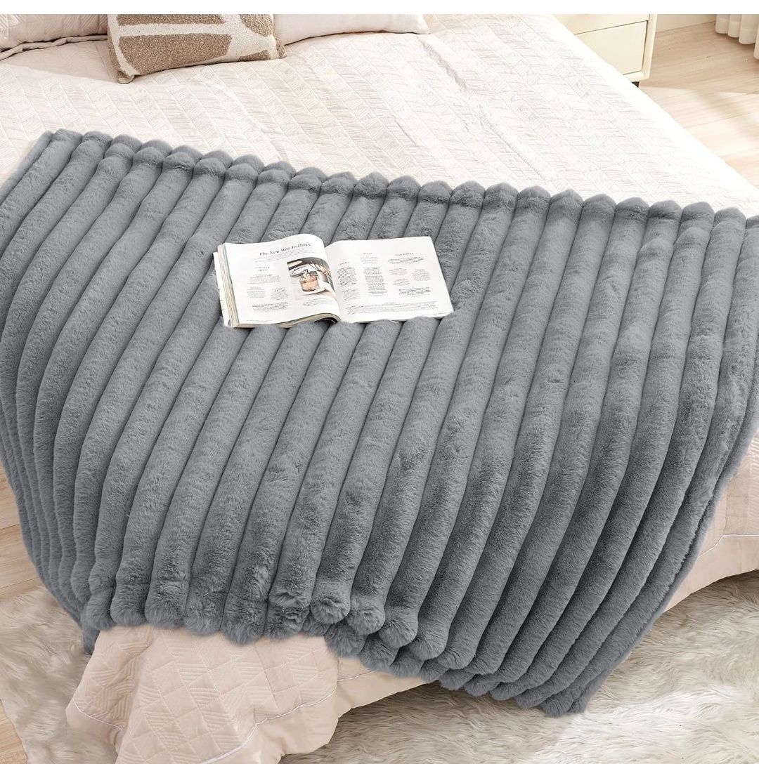 Faux Fur Throw Blanket for Couch, 850GSM Cozy Soft Plush Thick Striped Luxury Blanket for Sofa Living Room Bedroom,50 * 60 Inches