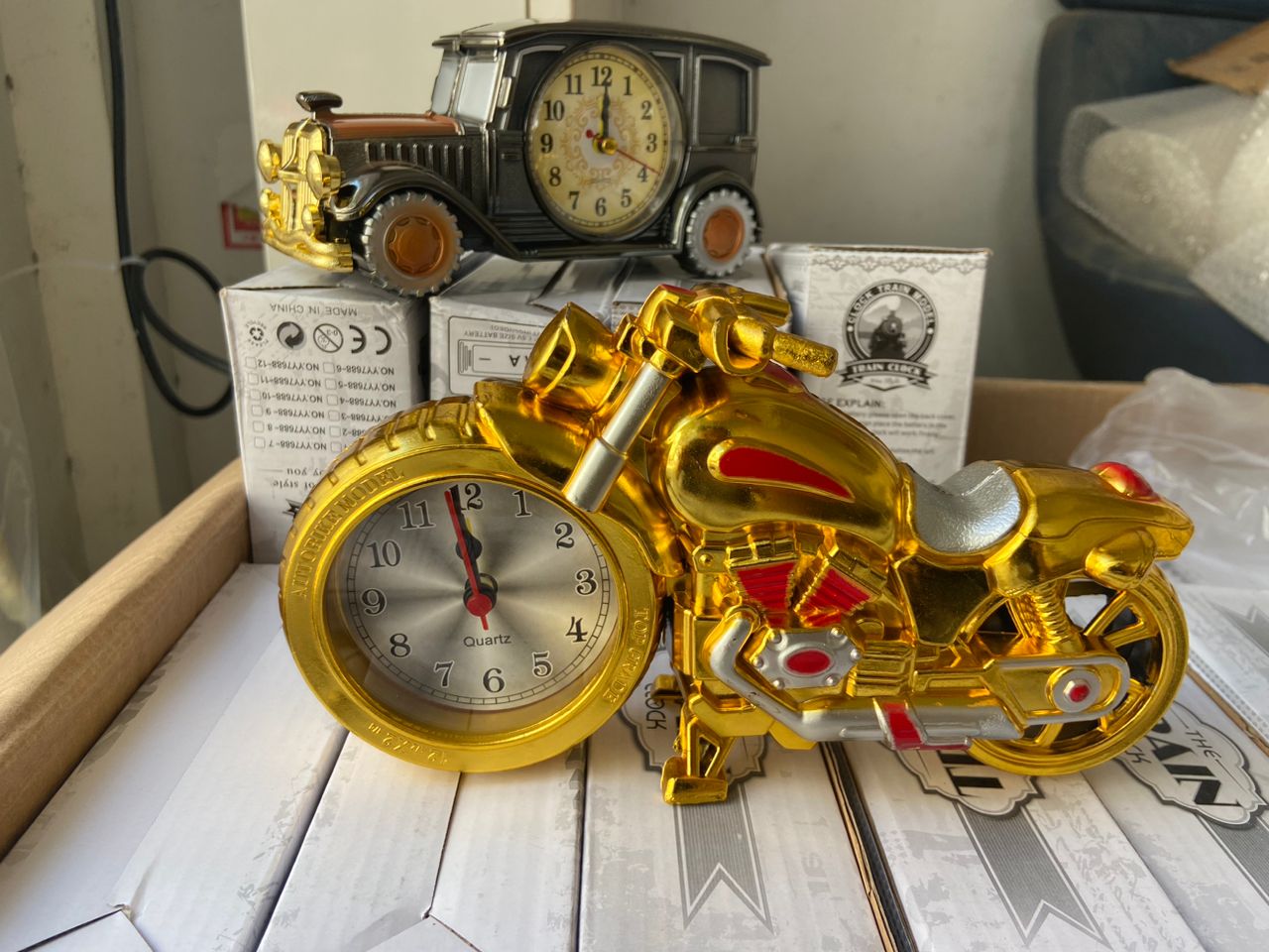 LUXURY Retro Motorcycle Alarm Clock Vintage Metal Desk Clock, Retro Motorcycle Art Decor Clock, Unique Table Timepiece for Desktop Decoration
