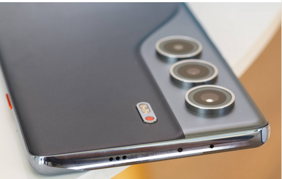 [New Arrival] Tecno Camon 40 Pro 256+8GB 6.67" Amoled with 144Hz 50MP Camera 5200mAh Battery 45W Fast Charging Dual SIM IP69 Rated Gorilla Glass Fingerprint Unlock AI Smartphone