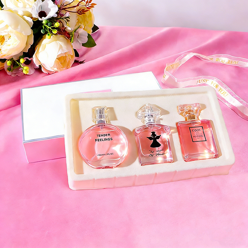 3PCS Ladies Perfume Set Eau De Parfum Gift Box Women Perfumes Deodorants Set Long Lasting Floral Fragrances Exuding an Elegant and Charming Atmosphere Suitable for Daily Dating and Business Use