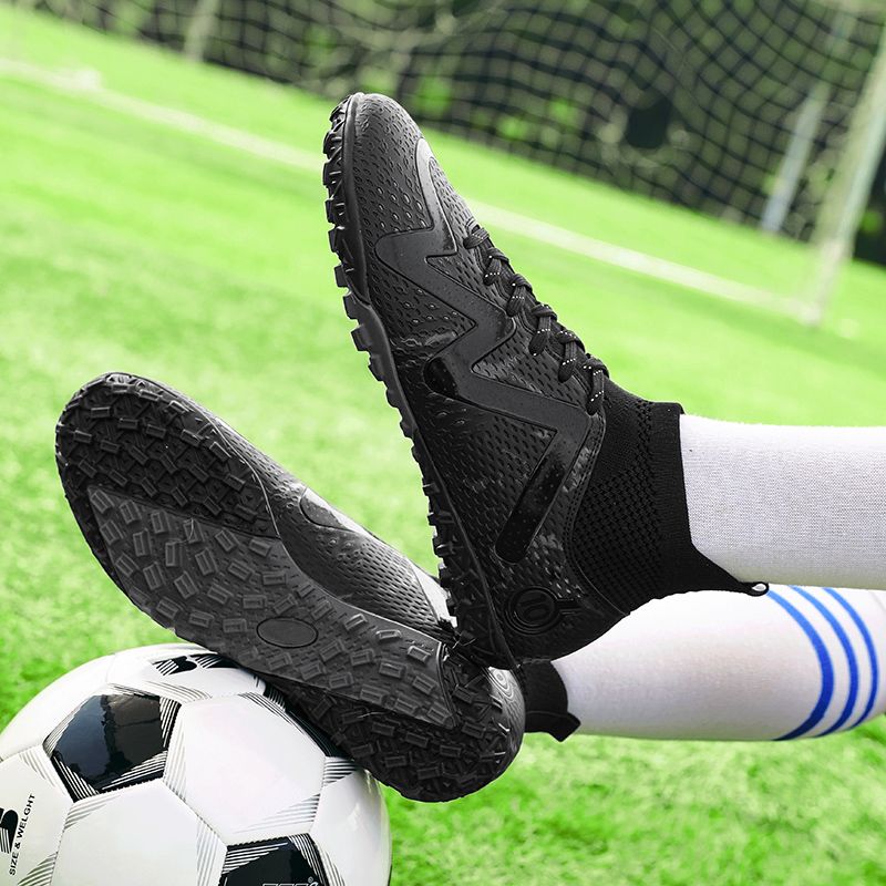 Cost-effective adult football shoes. Wear-resistant material + all-field outsole. Suitable for both training and matches. A cost-effective choice.Men's shoes, work safety shoes, training shoes,