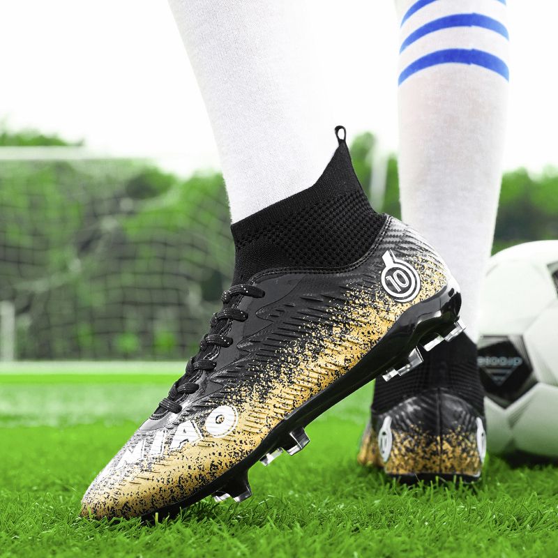 Cost-effective adult football boots with kangaroo leather feel, high elasticity and shock absorption, anti-torsion carbon plate, anti-slip in rainy days,