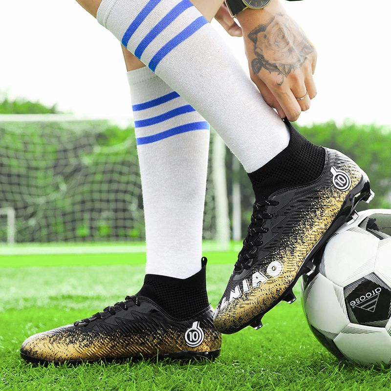 Cost-effective adult football boots with kangaroo leather feel, high elasticity and shock absorption, anti-torsion carbon plate, anti-slip in rainy days,