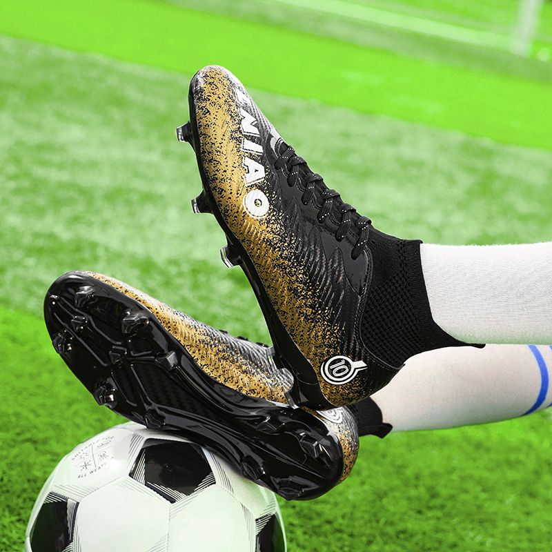 Cost-effective adult football boots with kangaroo leather feel, high elasticity and shock absorption, anti-torsion carbon plate, anti-slip in rainy days,
