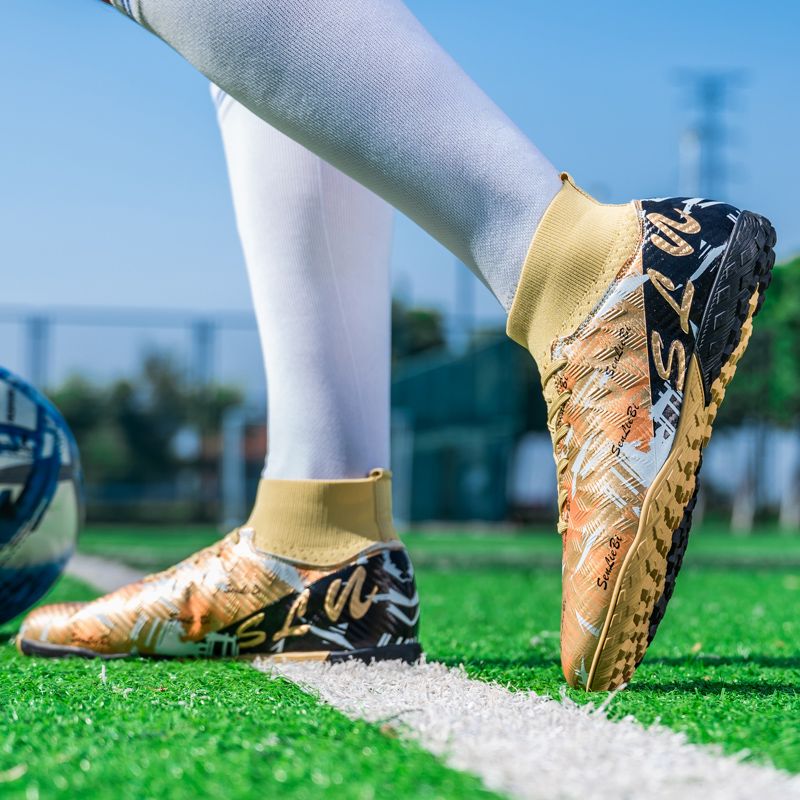 Advanced players' professional football boots, precise ball control, help improve skills, specially for matches
