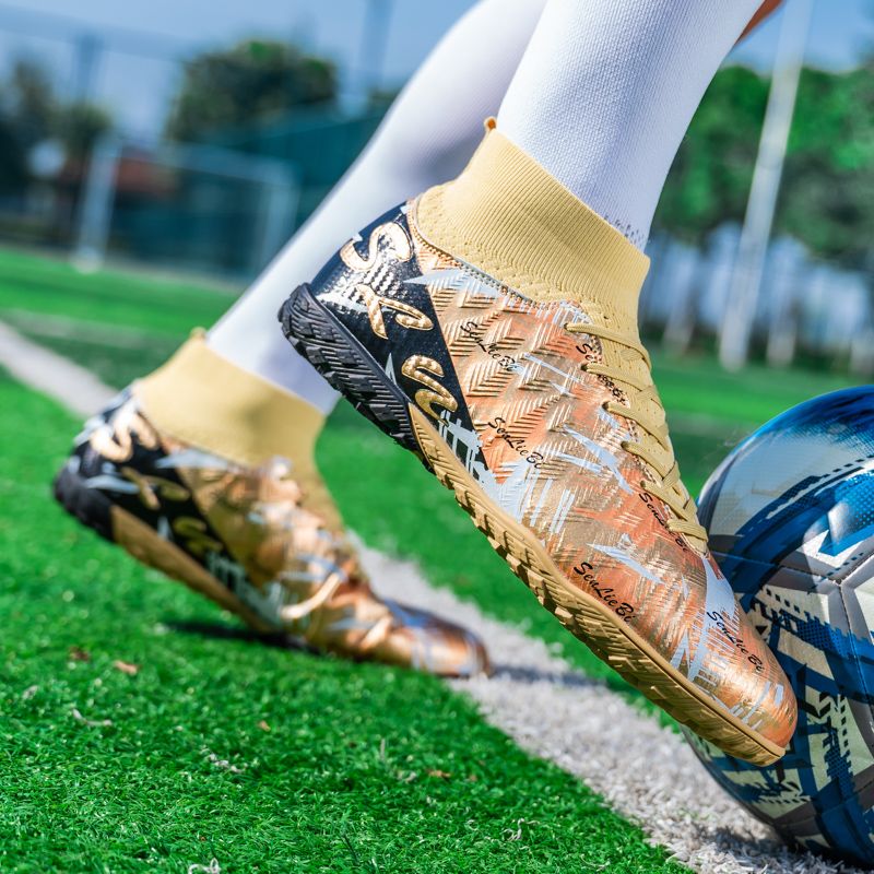 Advanced players' professional football boots, precise ball control, help improve skills, specially for matches