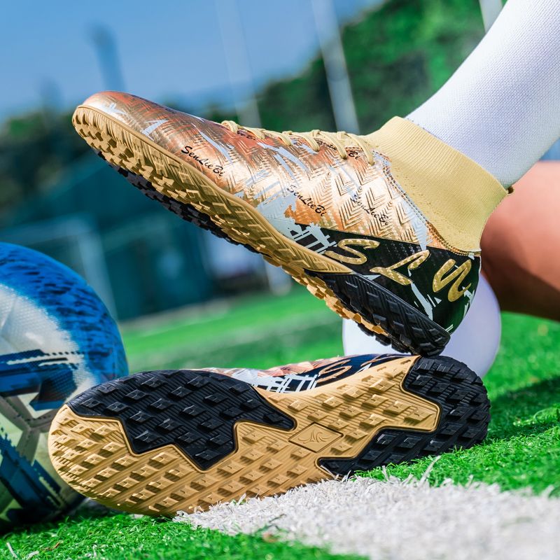 Advanced players' professional football boots, precise ball control, help improve skills, specially for matches