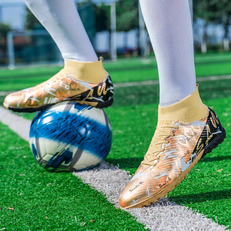 Advanced players' professional football boots, precise ball control, help improve skills, specially for matches