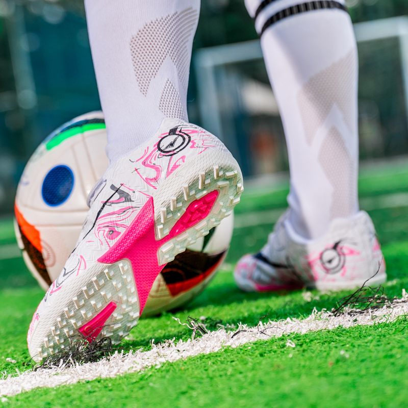 Striker-exclusive adult football boots FG long studs lightweight for explosive acceleration with upper friction patterns for precise shooting, specially designed for natural grass matches