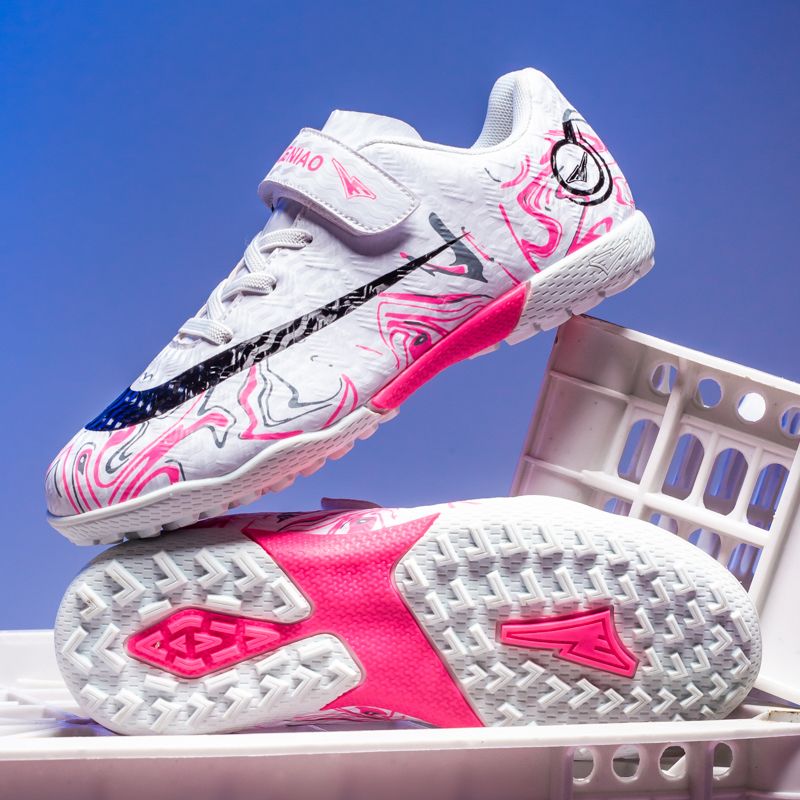 Striker-exclusive adult football boots FG long studs lightweight for explosive acceleration with upper friction patterns for precise shooting, specially designed for natural grass matches