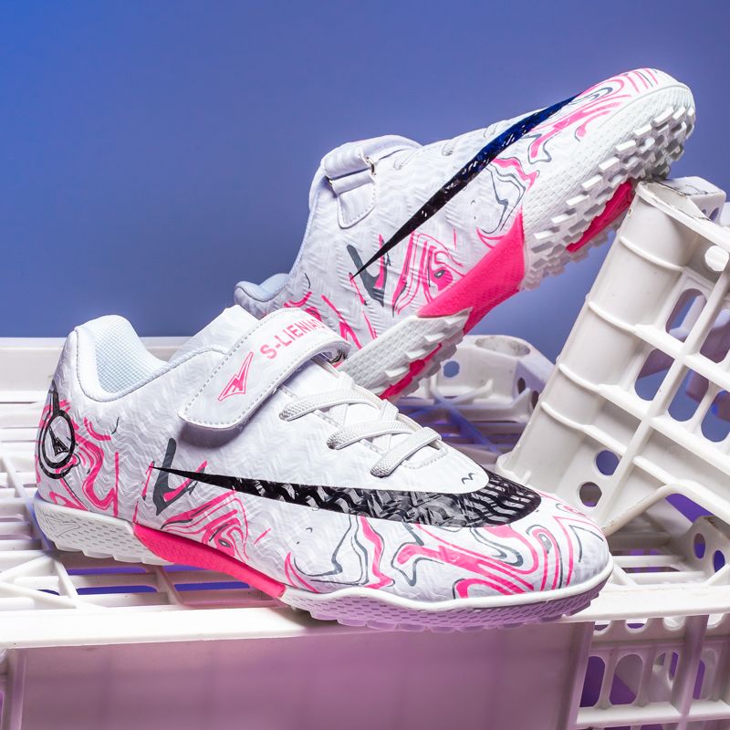 Striker-exclusive adult football boots FG long studs lightweight for explosive acceleration with upper friction patterns for precise shooting, specially designed for natural grass matches
