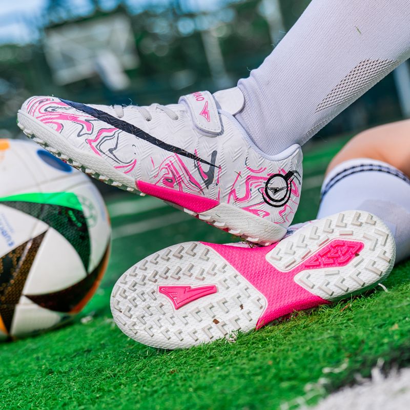 Striker-exclusive adult football boots FG long studs lightweight for explosive acceleration with upper friction patterns for precise shooting, specially designed for natural grass matches