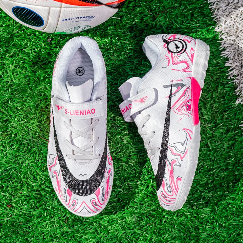 Striker-exclusive adult football boots FG long studs lightweight for explosive acceleration with upper friction patterns for precise shooting, specially designed for natural grass matches
