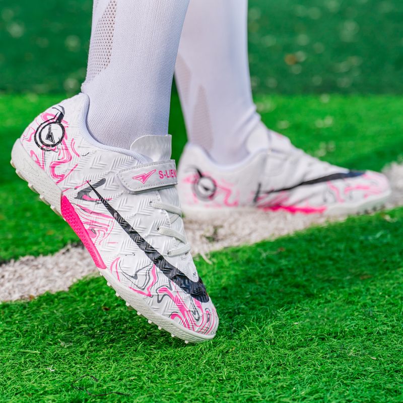 Striker-exclusive adult football boots FG long studs lightweight for explosive acceleration with upper friction patterns for precise shooting, specially designed for natural grass matches