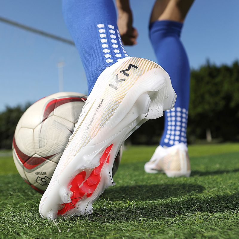 Ultra-light carbon board adult football shoes, low-top flexible grip, indoor and outdoor multi-venue universal game training shoesMen's shoes, work safety shoes, training shoes, rubber shoes