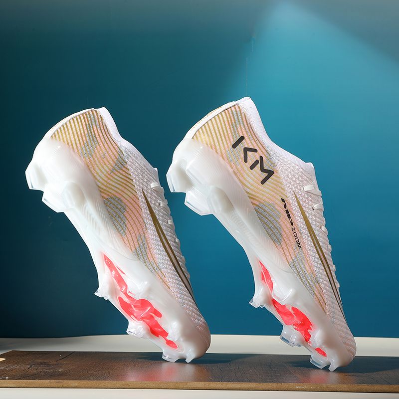 Ultra-light carbon board adult football shoes, low-top flexible grip, indoor and outdoor multi-venue universal game training shoesMen's shoes, work safety shoes, training shoes, rubber shoes