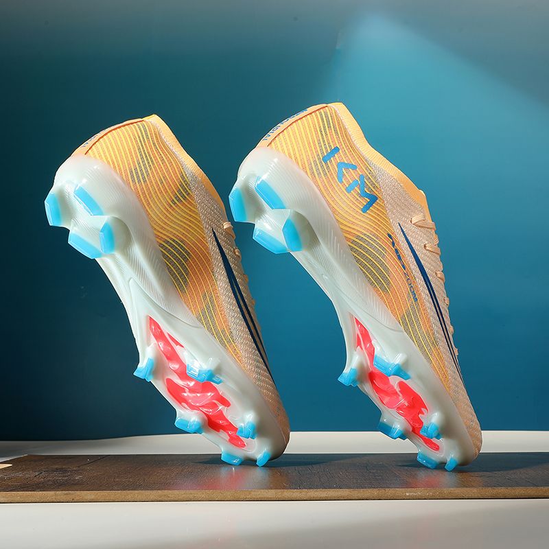 Ultra-light carbon board adult football shoes, low-top flexible grip, indoor and outdoor multi-venue universal game training shoesMen's shoes, work safety shoes, training shoes, rubber shoes