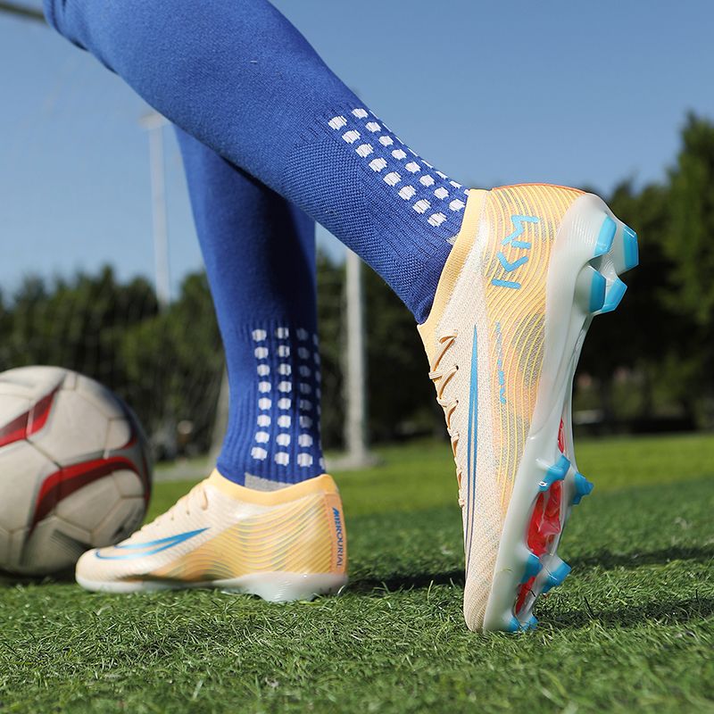 Ultra-light carbon board adult football shoes, low-top flexible grip, indoor and outdoor multi-venue universal game training shoesMen's shoes, work safety shoes, training shoes, rubber shoes