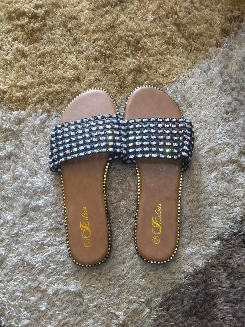 Ladies Slippers Beach Shoes Open Shoes Fashion Outer Wear Casual All-match Student Sandals and Slippers Slippers white
cutesy women slip-on sandal. comfortable and trendy