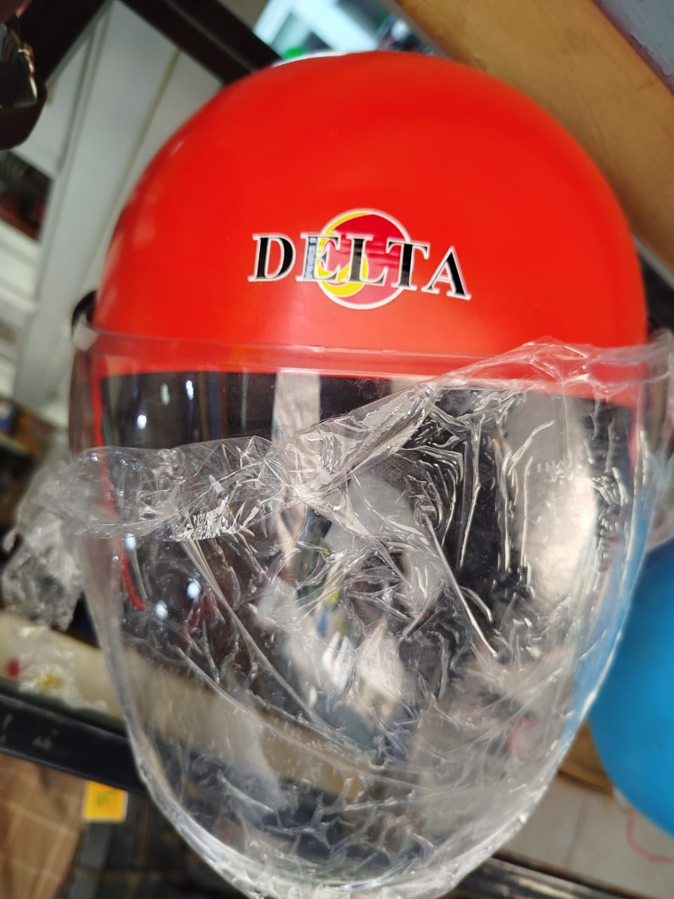 Motorcycle Helmet – Ride Safe, Ride Stylish!
Protect your head without compromising on style. This high-quality motorcycle helmet combines safety, comfort, and sleek design for every rider. Perfect fo
