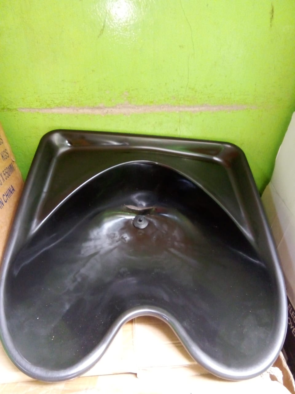portable salon sink basin, typically used for hair washing in salons, barber shops, or homes. 

This type of sink is often made of durable materials like fiberglass or ABS composite. 

The design is o
