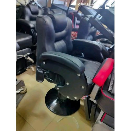 Comfortable Local Barber Chair – Jua Kali Advance Reclining Barber Chair (Black)
Give your barbershop a bold, professional look with this Comfortable Local Jua Kali Advance Reclining Barber Chair in a