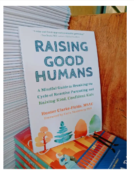 Raising Good Humans: A Mindful Guide to Breaking the Cycle of Reactive Parenting and Raising Kind, Confident Kids