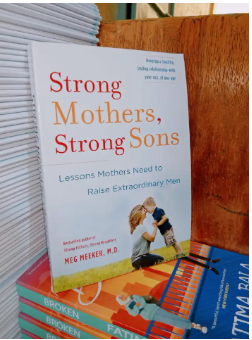 Books Strong Mothers, Strong Sons: Lessons Mothers Need to Raise Extraordinary Men  by Meg Meeker (Author)
