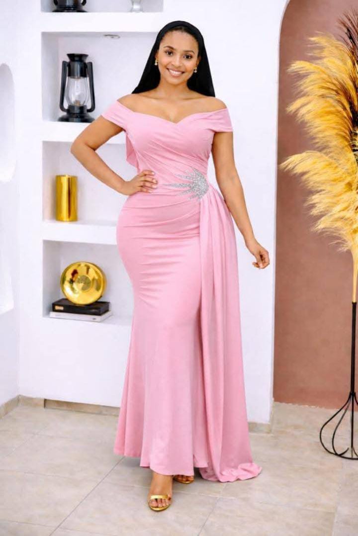 Elegant Off-Shoulder Maxi Dress – Slim Fit Evening Gown