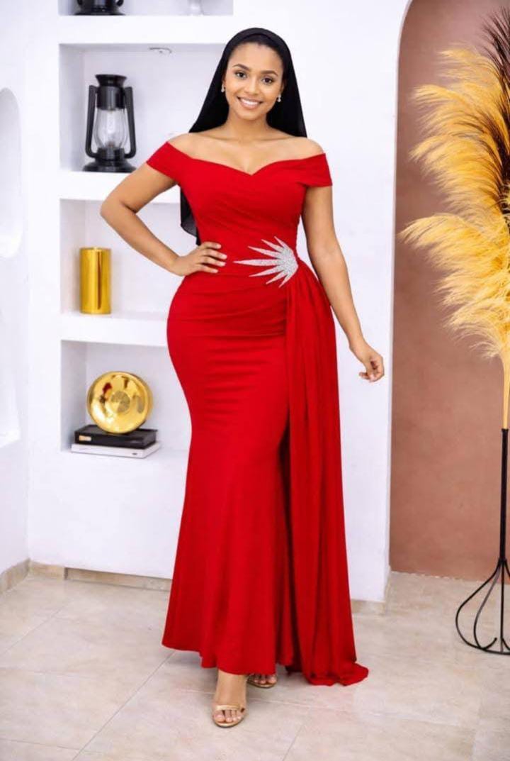 Elegant Off-Shoulder Maxi Dress – Slim Fit Evening Gown