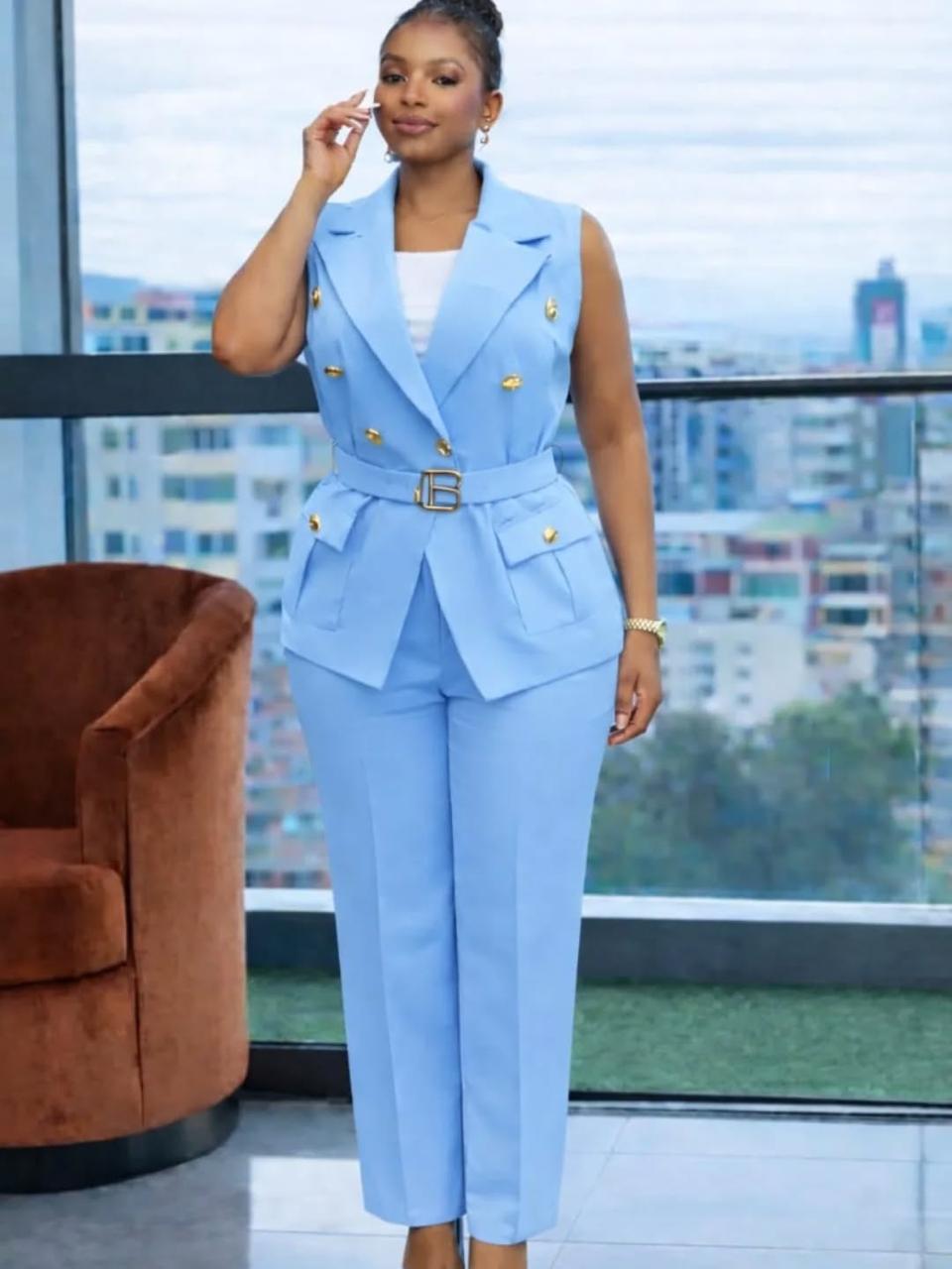 Elegant Women’s Sleeveless Blazer & Trouser Set