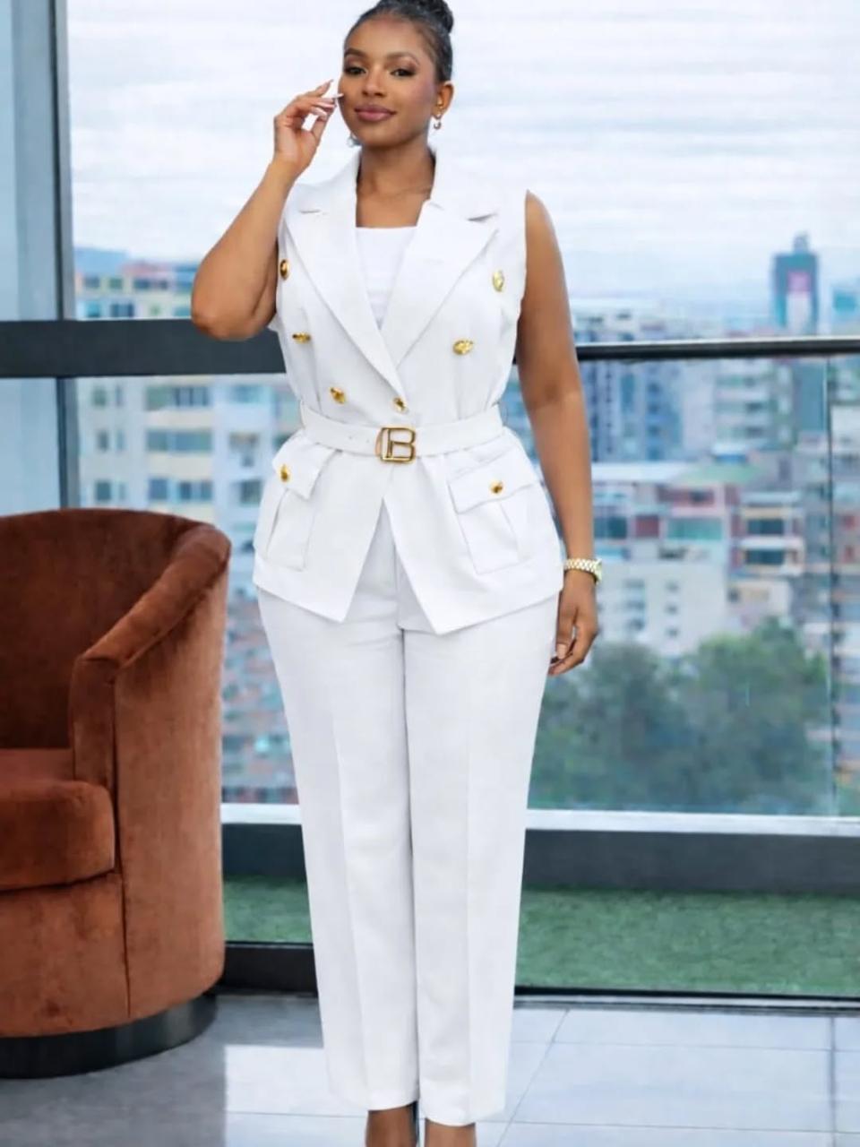 Elegant Women’s Sleeveless Blazer & Trouser Set