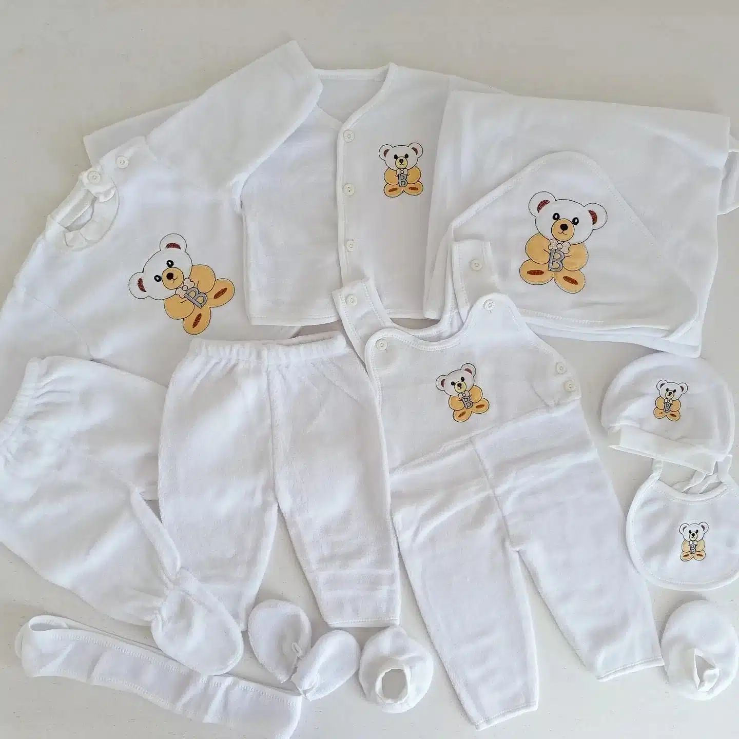 Premium 11PCS Fleece Newborn Baby Receiving Set – Ultra Soft, Warm & Complete Hospital Take-Home Gift Set (Unisex)