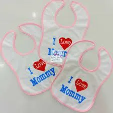 Bibs for Babies L – Soft, Cozy, and Adorable “I Love Mommy” Printed Bib to Keep Your Little One Clean, Comfortable, and Cute During Every Mealtime and Playtime