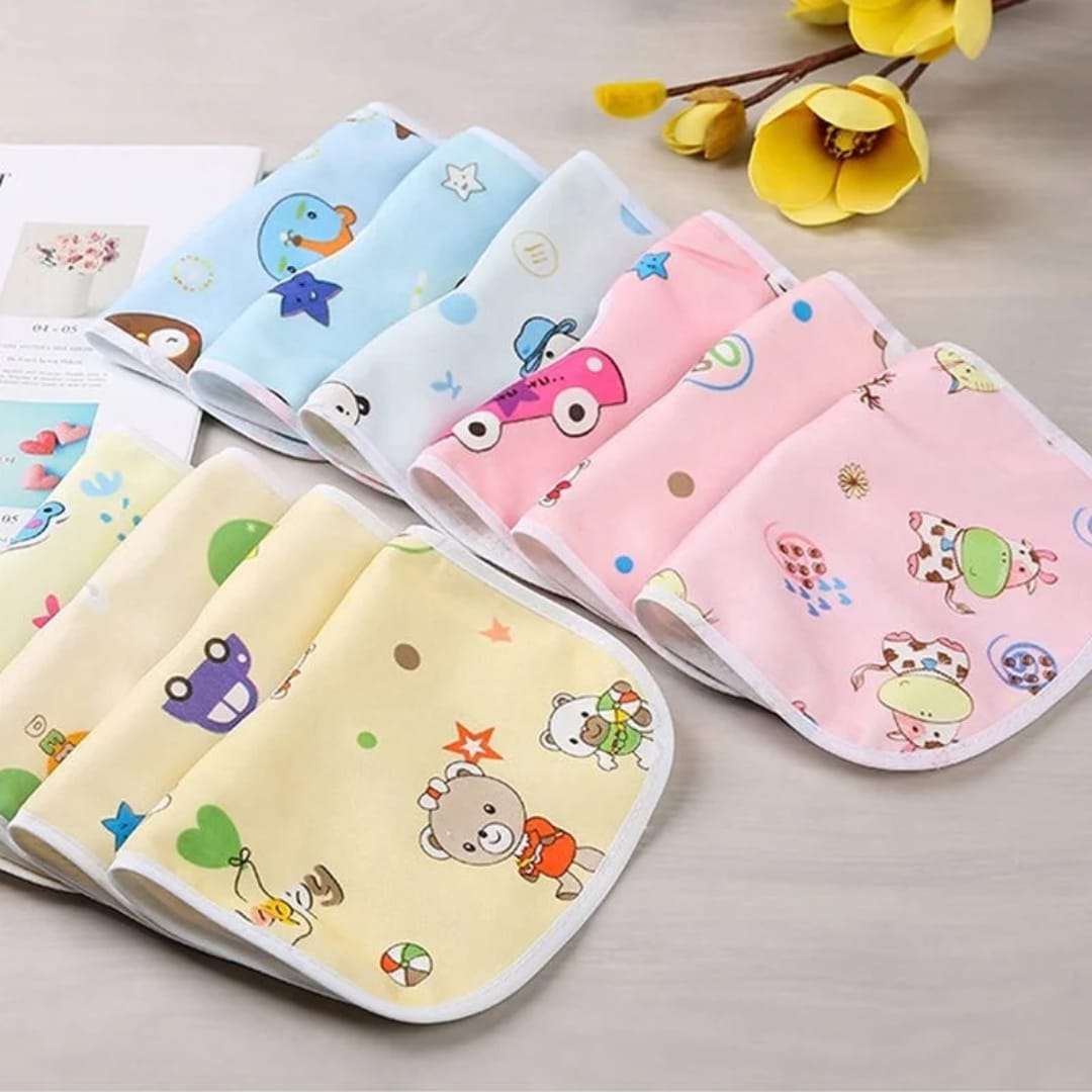 Baby Feeding & Drool Bibs – Soft, Absorbent, Waterproof, Adjustable Unisex Bibs for Boys & Girls, Cartoon Print, 0–3 Years