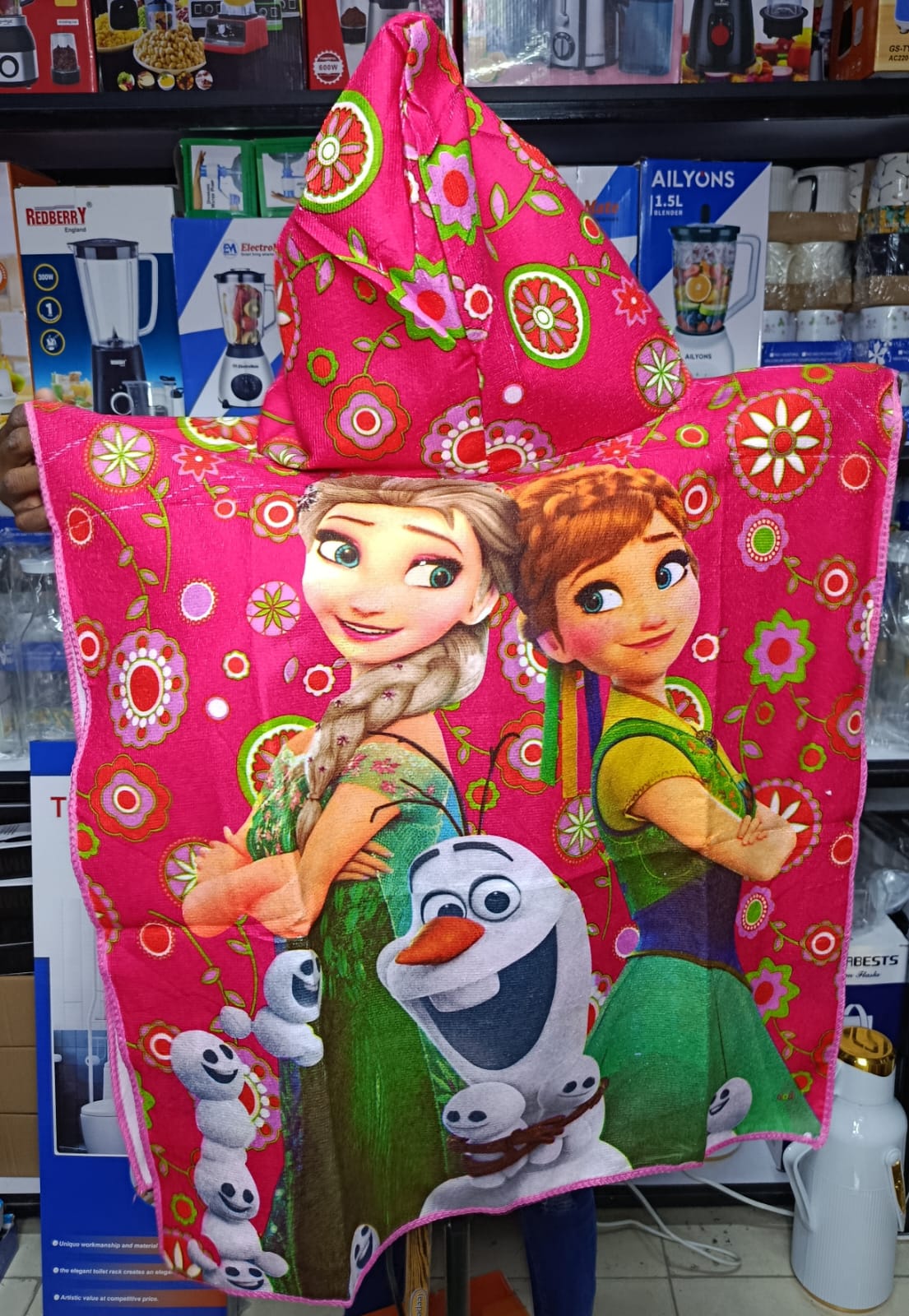 🧸 HOODED CARTOON-THEMED TOWELS Give your little ones the comfort they deserve with these adorable hooded cartoon towels, designed to keep them warm, dry, and super cute after every bath or swim.