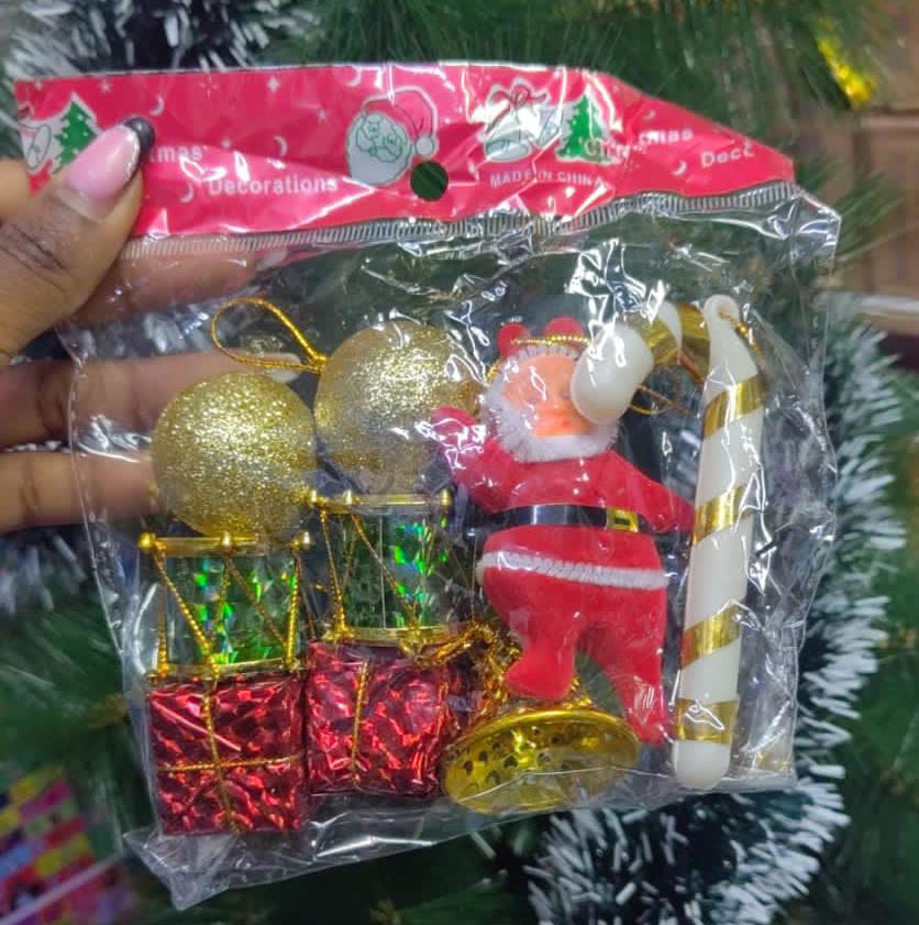 Bring the magic of Christmas into your home with *✅ Christmas mixed decor with candy cane*complete with iconic candy cane ornaments. Designed to add instant cheer, warmth, and elegance to any space