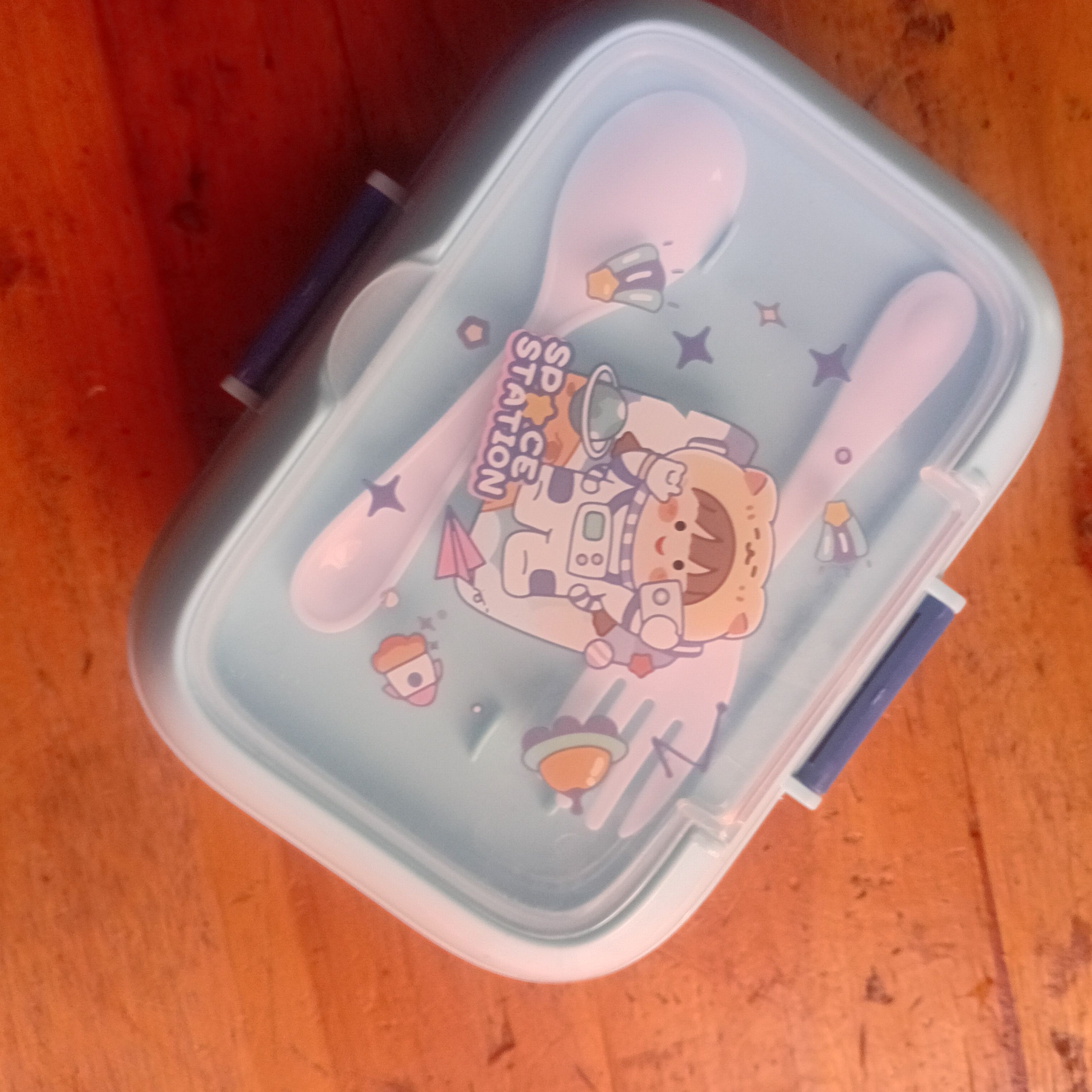 🍽️🎒 KIDS ELEGANT BACK-TO-SCHOOL PLASTIC DISH 🎒🍽️
Make mealtime fun and stylish for your little ones! This Kids Elegant Back-to-School Plastic Dish is designed to be cute, practical, and safe, p