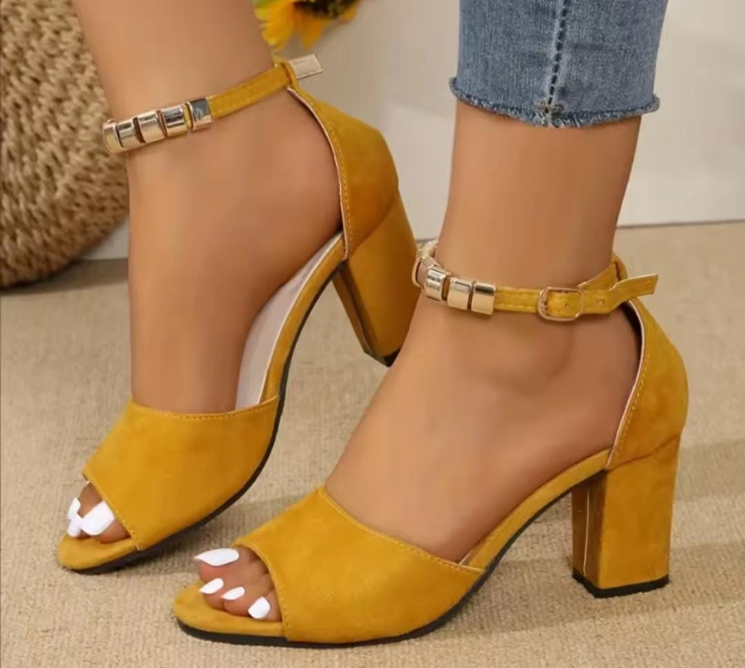 Vintage suede buckle strap chunky heels