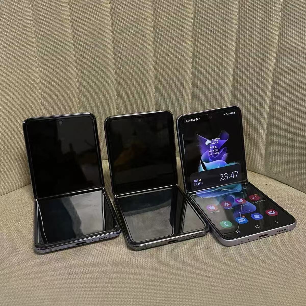 Samsung Galaxy Z Flip1 Refurbished Phone 5G Cellphone 256GB ROM 8GB RAM 6.7" + 1.9" Original Smart Phone Special Offer Perfect display screen