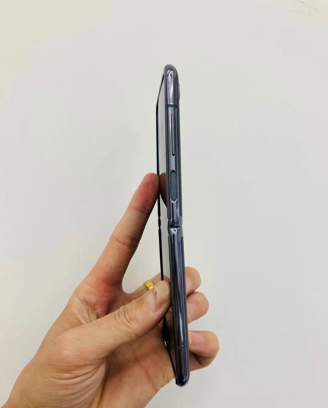 Samsung Galaxy Z Flip1 Refurbished Phone 5G Cellphone 256GB ROM 8GB RAM 6.7" + 1.9" Original Smart Phone Special Offer Perfect display screen