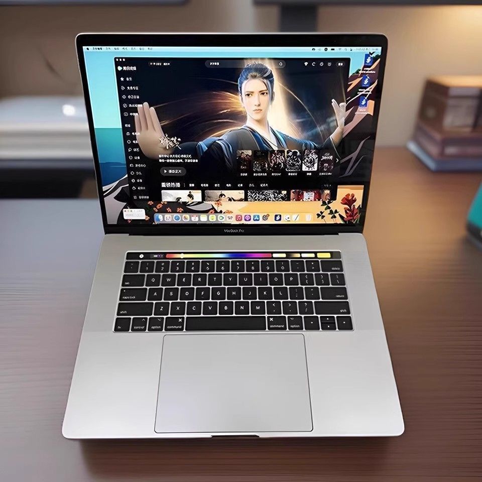 Macbook pro 2015, Core i5 8GB RAM 256GB SSD 11.6" is a versatile, lightweight laptop that offers a powerful performance in a sleek, portable design.
