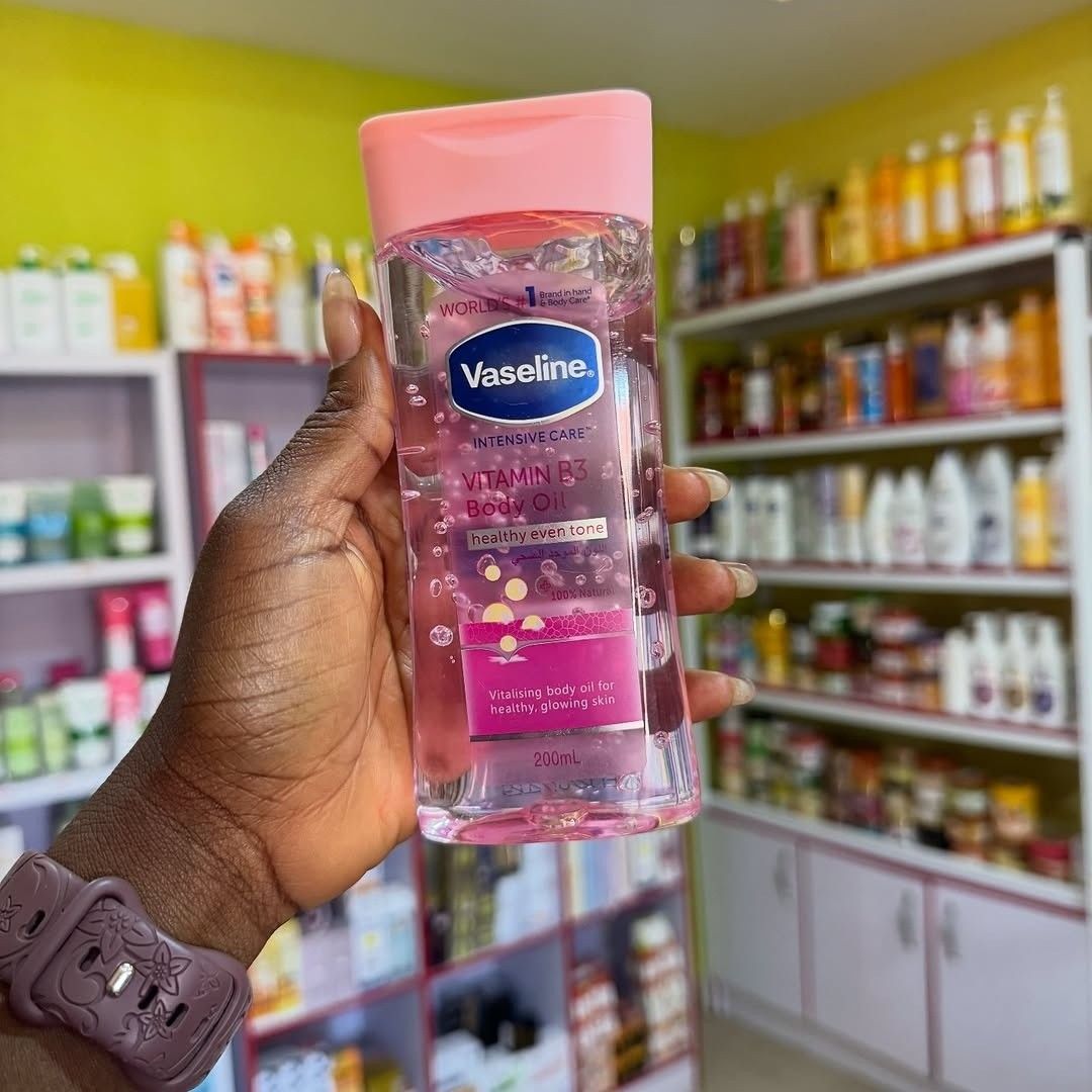 Vaseline Vitamin B3 Body Oil 200ml | Brightening Moisturizing Body Oil | Even Skin Tone | Deep Hydration Glow Oil | Lightweight Non-Greasy Skin Care For Soft Smooth Radiant Skin