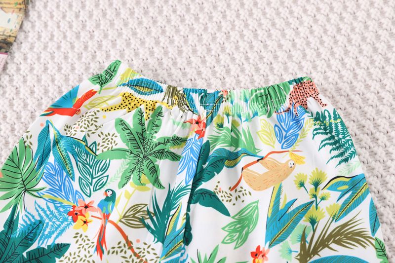 2 pcs boys aged 0-4 years old. Hawaiian style short-sleeved flowered shirt and shorts set. Coconut tree short-sleeved lightweight beach fashionable vacation clothing