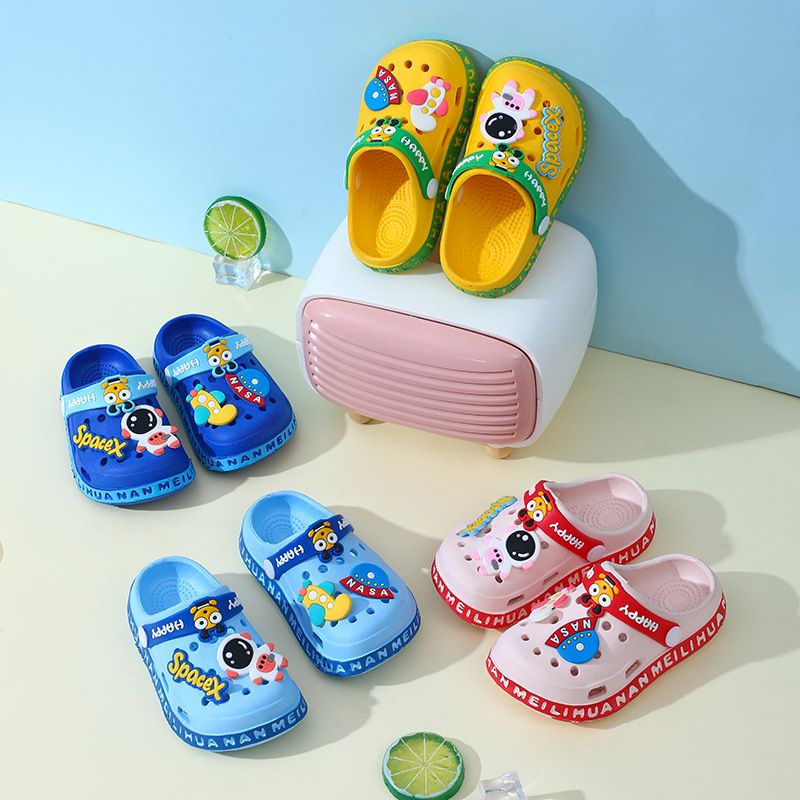 Children's slippers - Summer girls' cute cartoon indoor soft-soled anti-slip boys' baby household front-opening slip-on sandals with holes