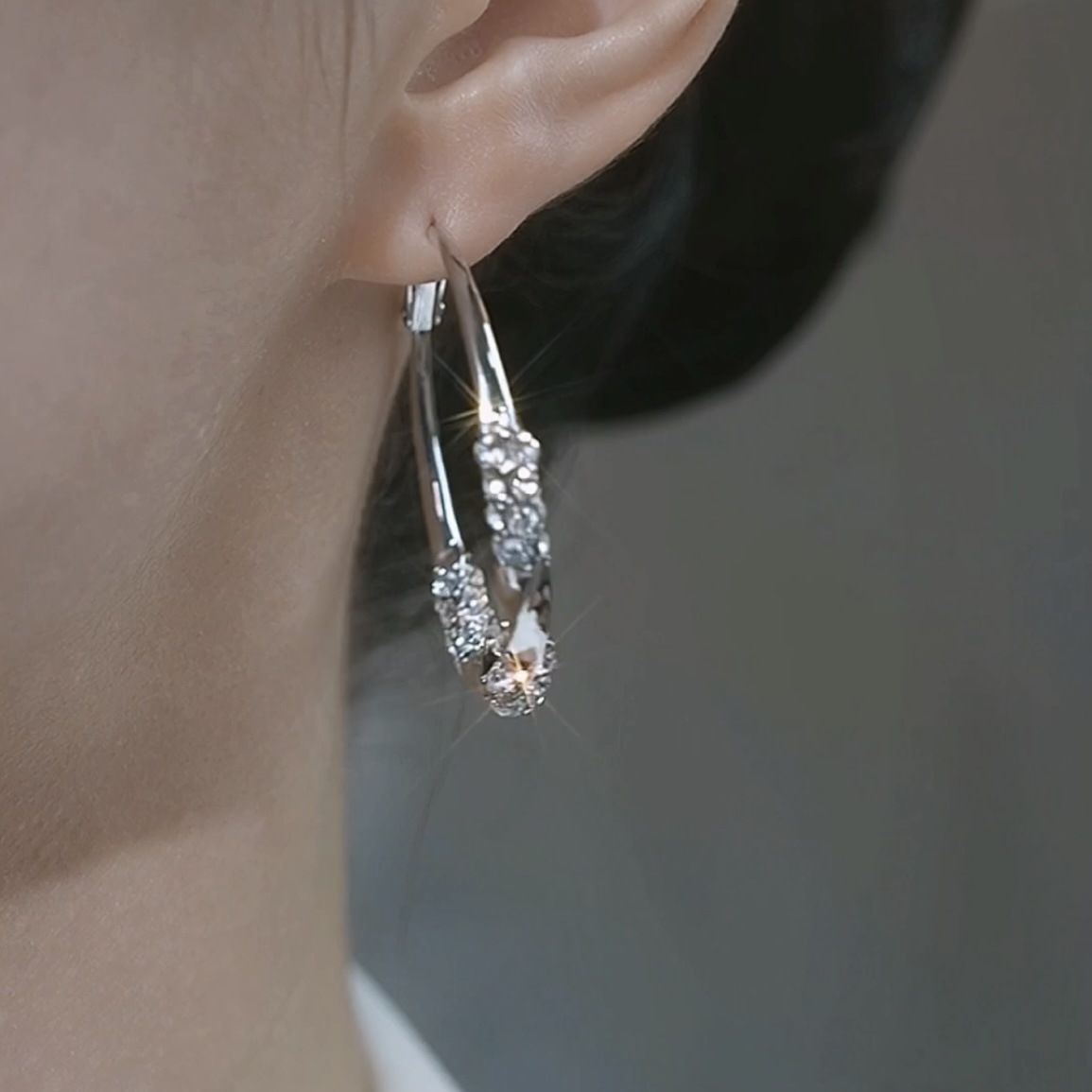 Fashionable, versatile, high-end, premium large hoop earrings. 2026 new model best-selling, exaggerated and unique ear ring, silver needle style accessory