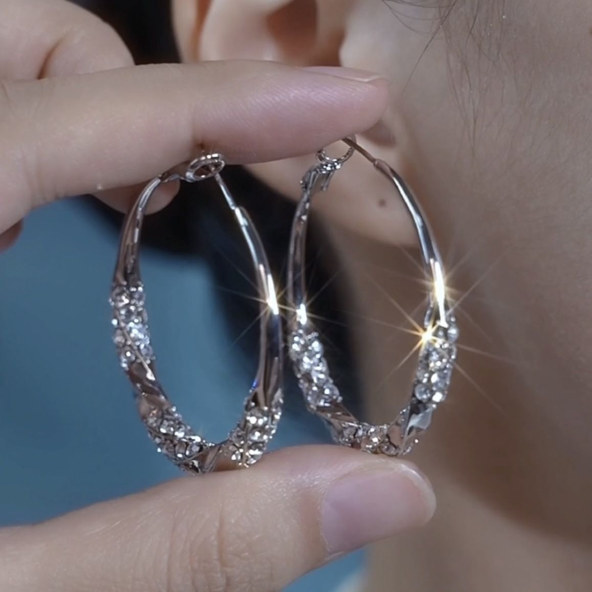 Fashionable, versatile, high-end, premium large hoop earrings. 2026 new model best-selling, exaggerated and unique ear ring, silver needle style accessory