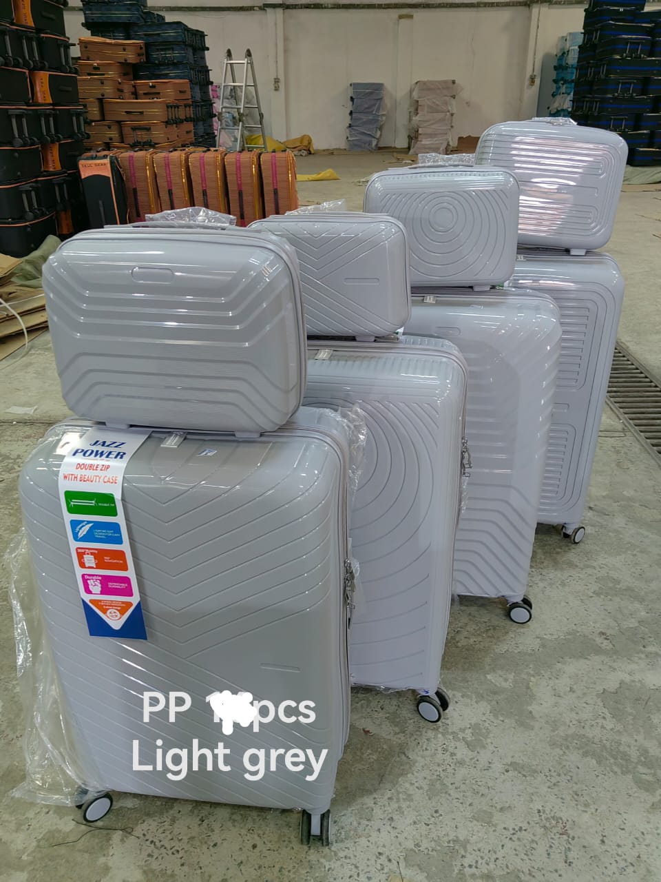 4-in-1 JAZZ POWER PP Rubber Suitcase – Durable, Secure, and Complete
Travel smart with the 4-in-1 JAZZ POWER PP Rubber Suitcase set, designed for style, durability, and security. Made from premium PP