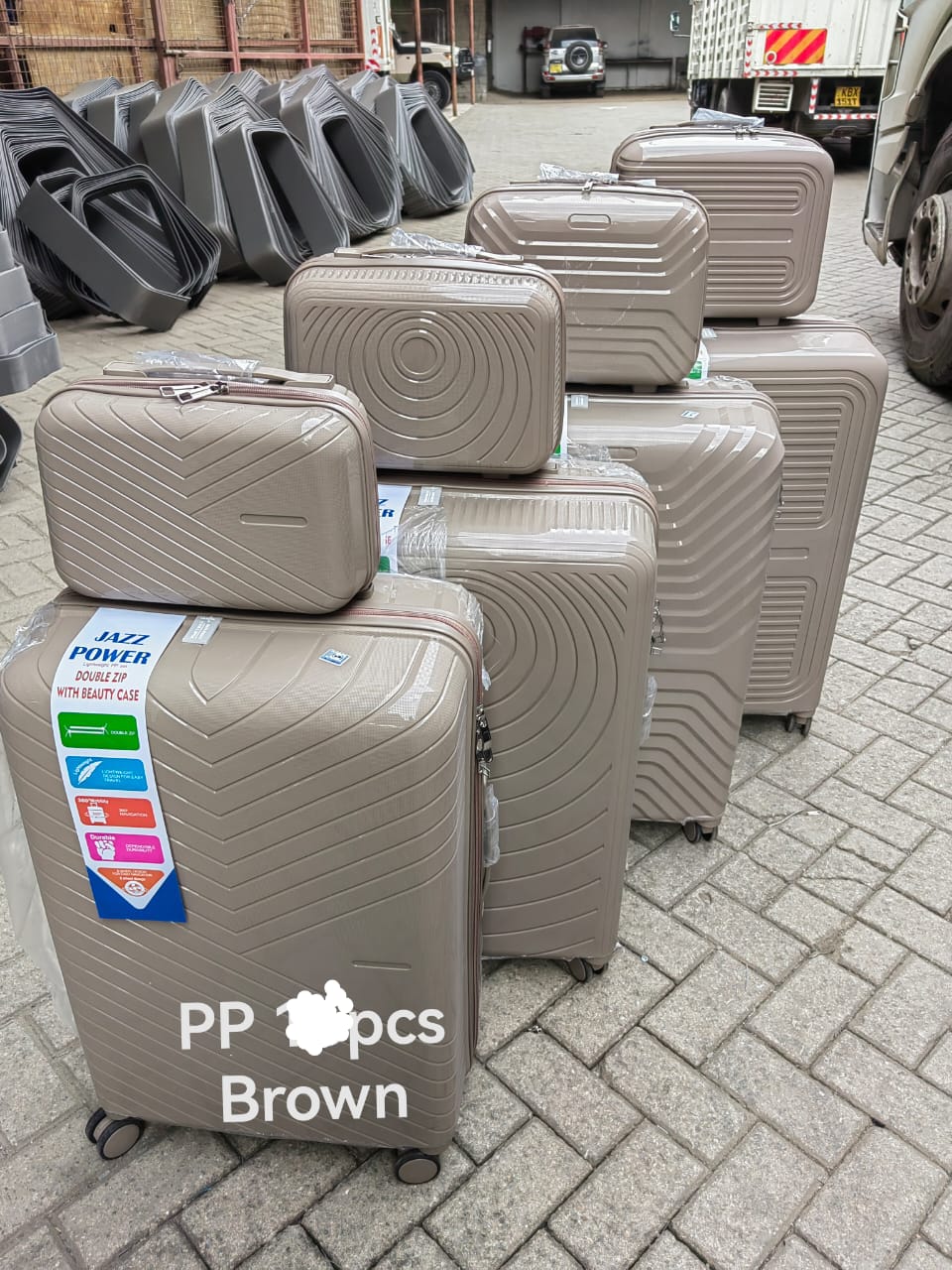 4-in-1 JAZZ POWER PP Rubber Suitcase – Durable, Secure, and Complete
Travel smart with the 4-in-1 JAZZ POWER PP Rubber Suitcase set, designed for style, durability, and security. Made from premium PP