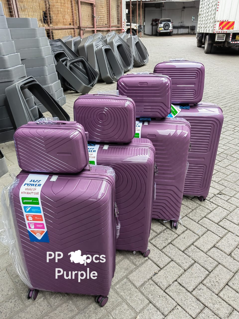 4-in-1 JAZZ POWER PP Rubber Suitcase – Durable, Secure, and Complete
Travel smart with the 4-in-1 JAZZ POWER PP Rubber Suitcase set, designed for style, durability, and security. Made from premium PP